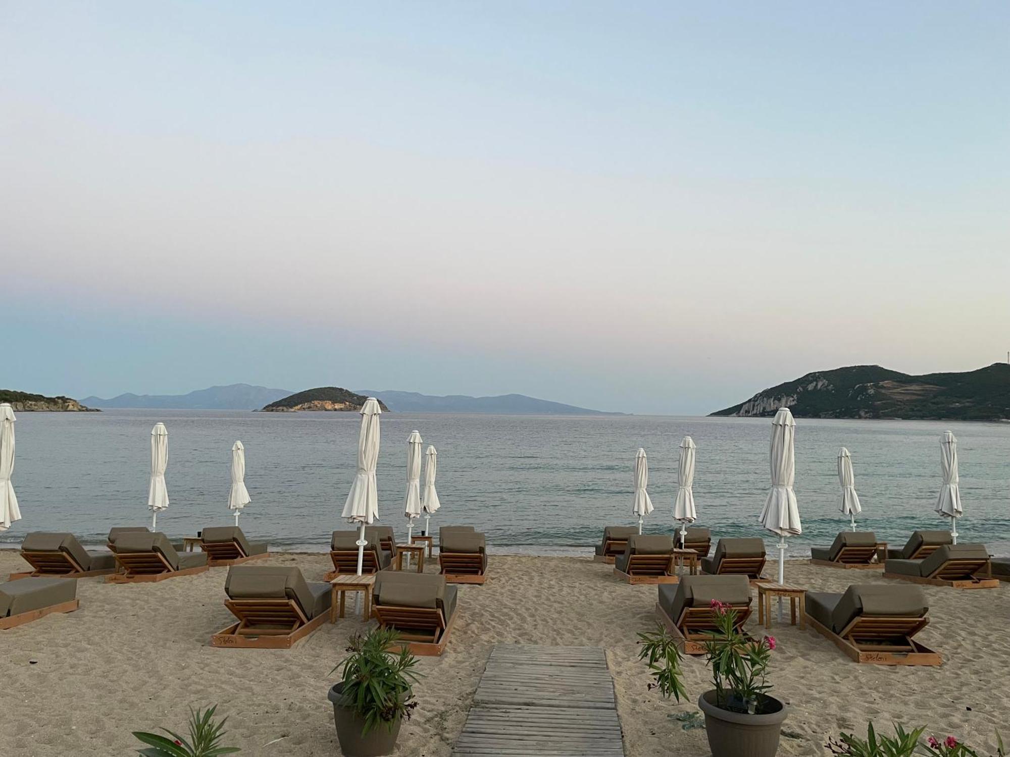 Steleni Seaside Apartments Nea Iraklitsa Exterior foto